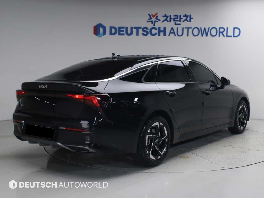 Kia K5 — photo 02