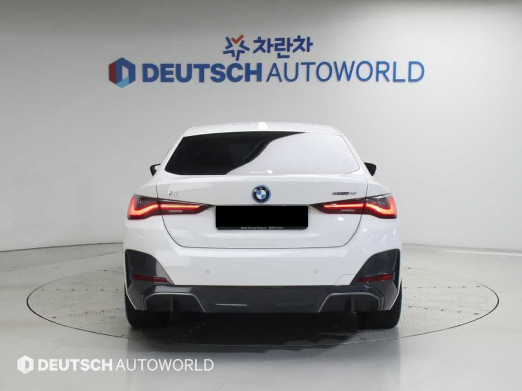 BMW i4 — photo 04