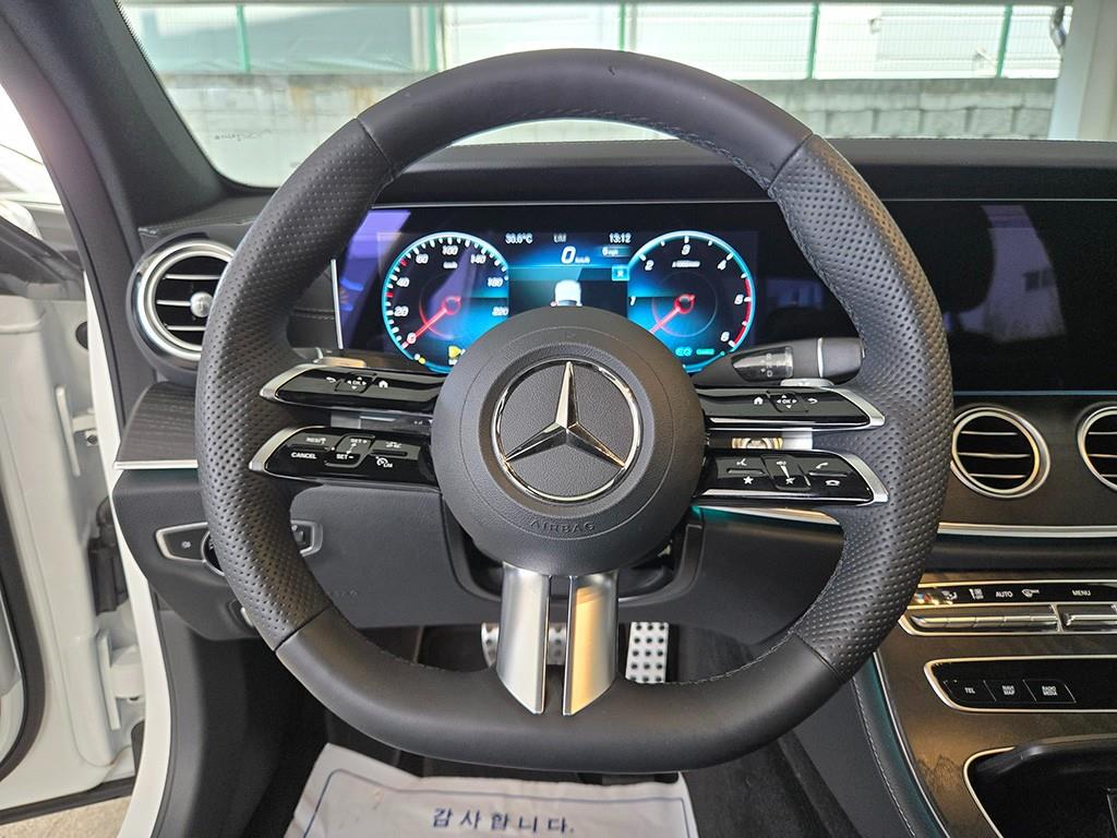 Mercedes-Benz E-Class — photo 07
