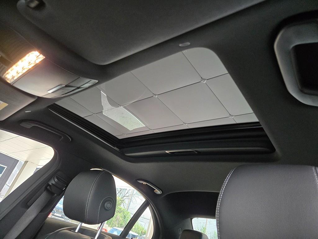 Mercedes-Benz E-Class — photo 17