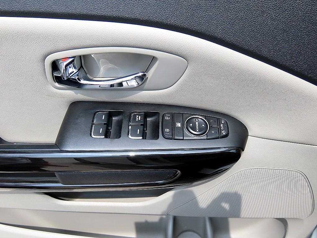 Kia Carnival — photo 11