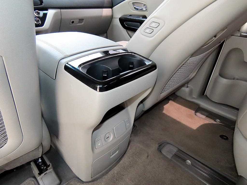 Kia Carnival — photo 14
