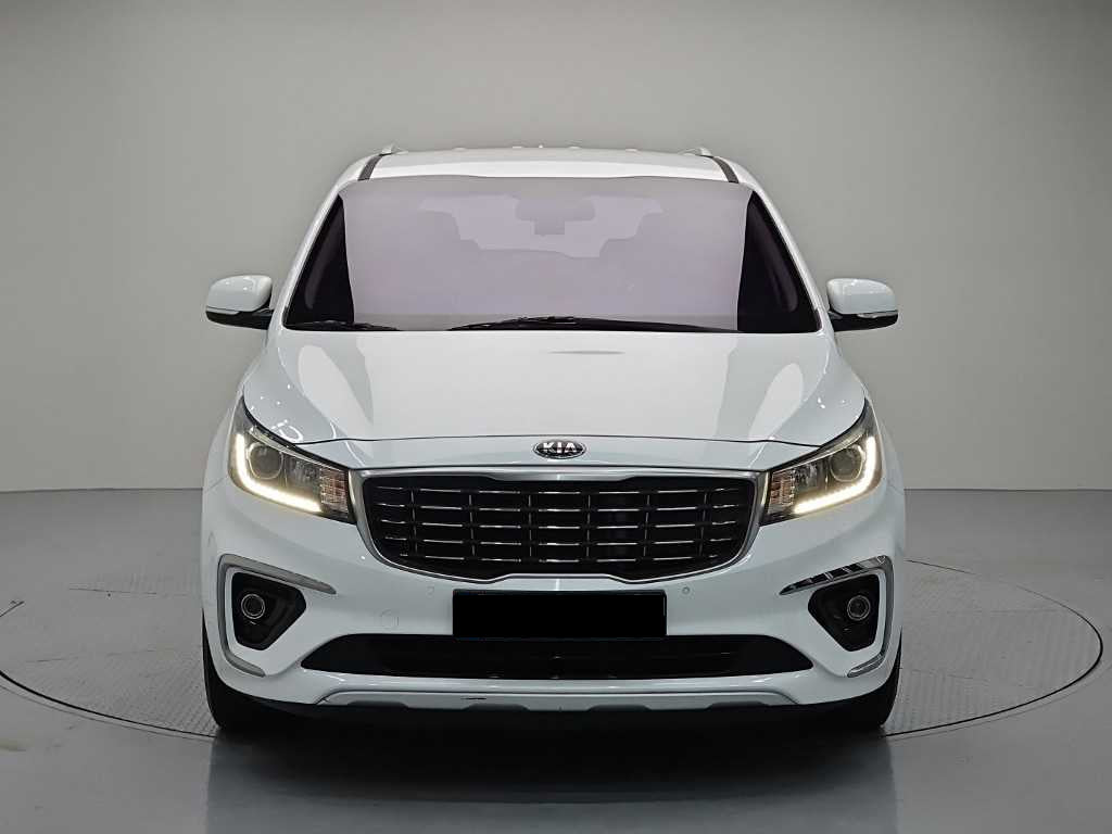 Kia Carnival — photo 02