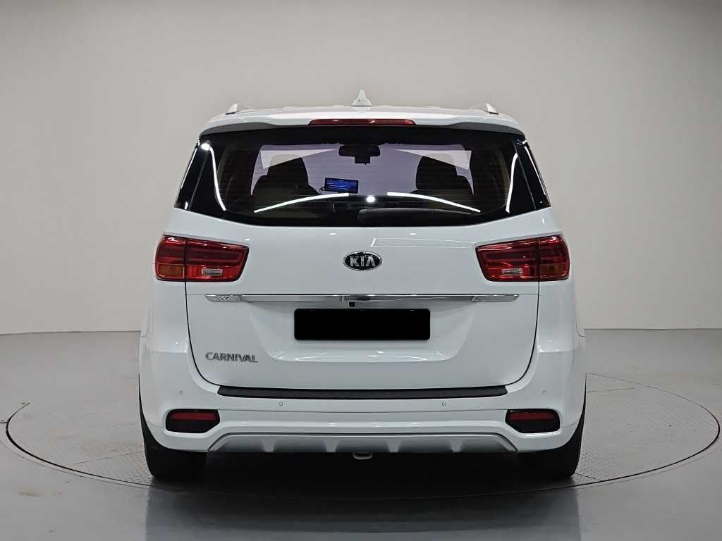 Kia Carnival — photo 03