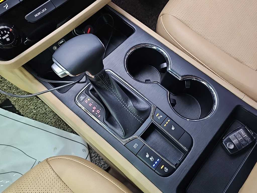 Kia Carnival — photo 08