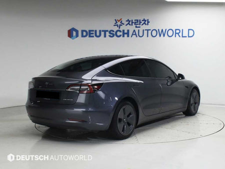 Tesla Model 3 — photo 02