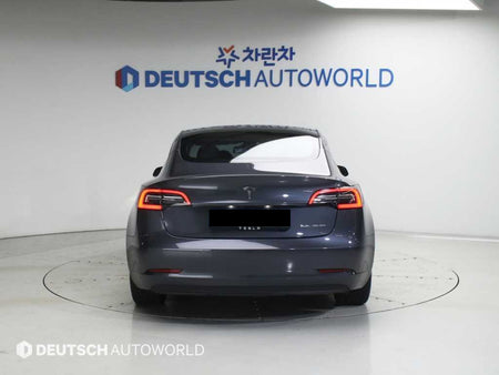 Tesla Model 3 — photo 04