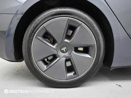 Tesla Model 3 — photo 05