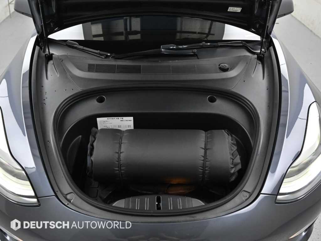 Tesla Model 3 — photo 06