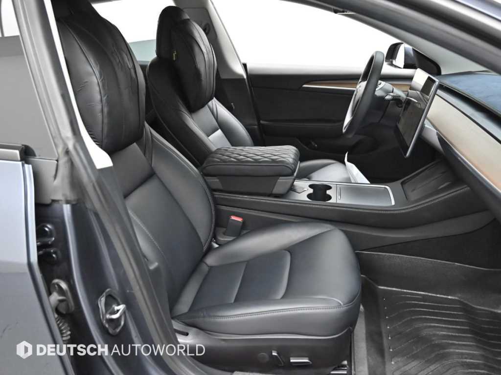 Tesla Model 3 — photo 10