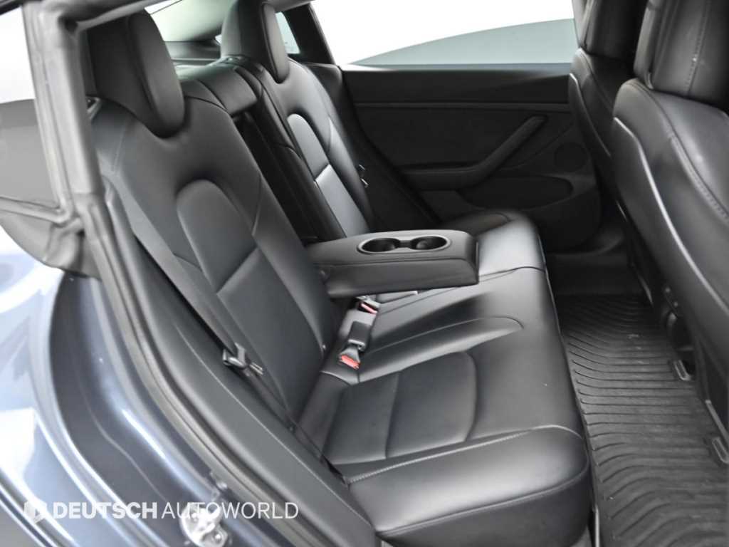 Tesla Model 3 — photo 12