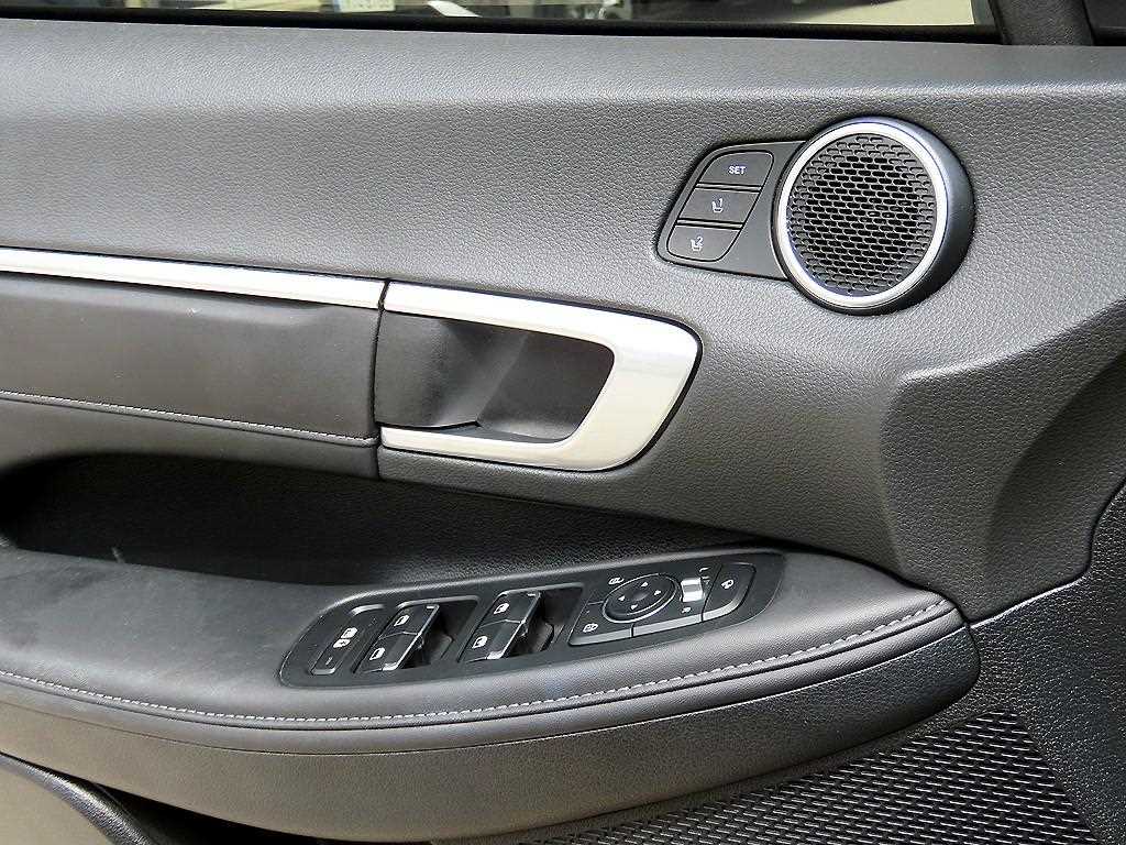 Hyundai Sonata — photo 11