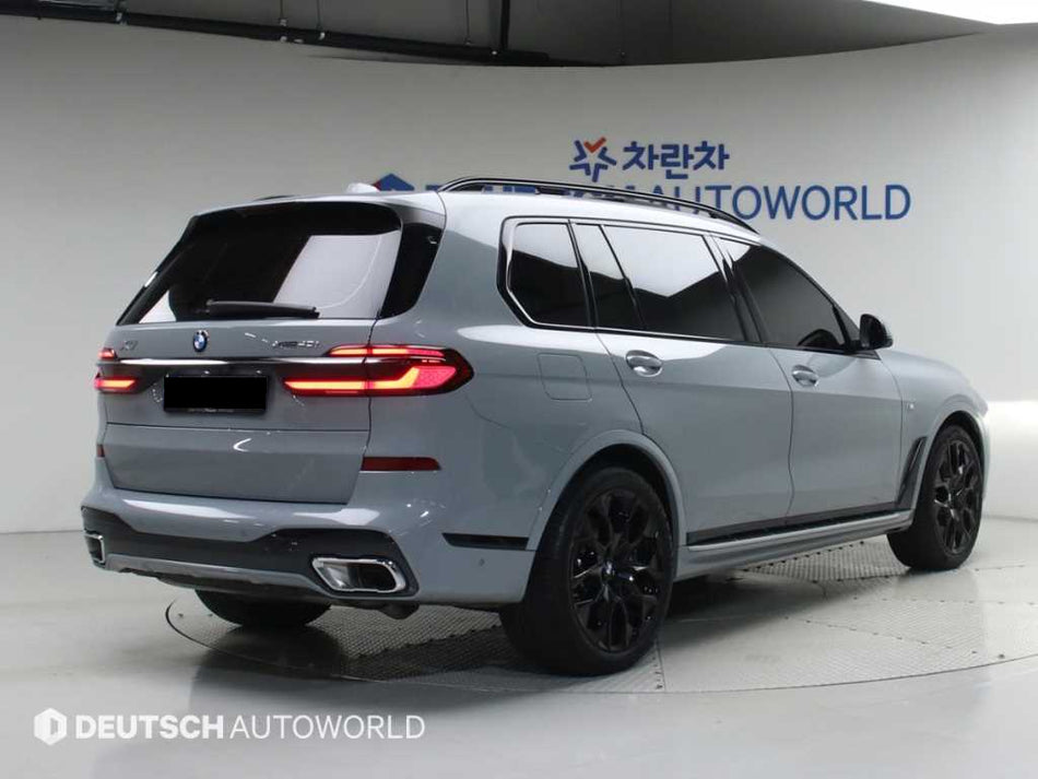 BMW X7 — photo 02