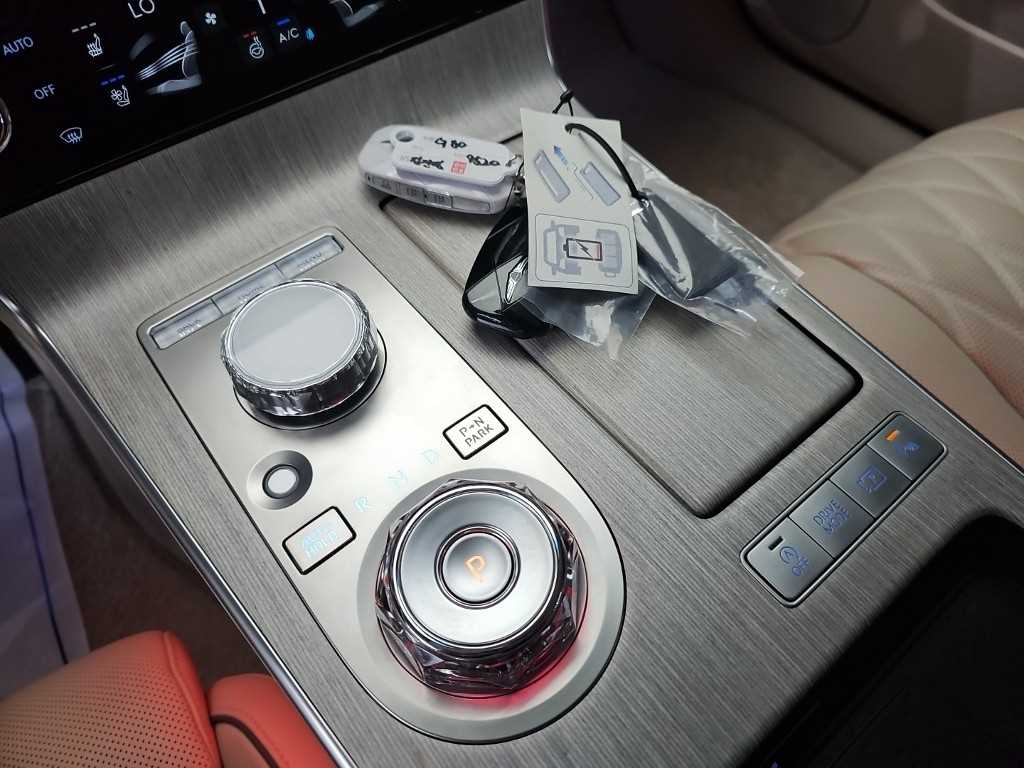 Genesis G80 — photo 08