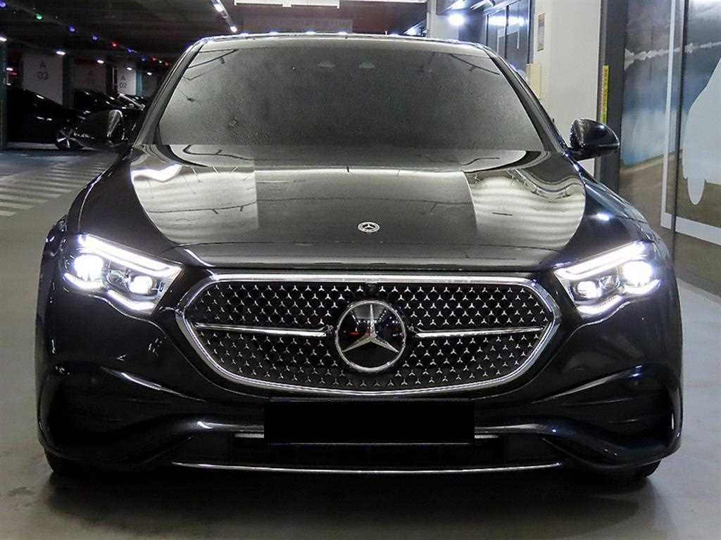 Mercedes-Benz E-Class — photo 02