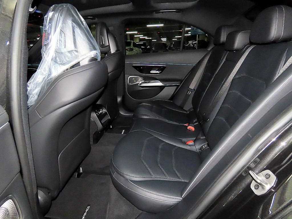 Mercedes-Benz E-Class — photo 07
