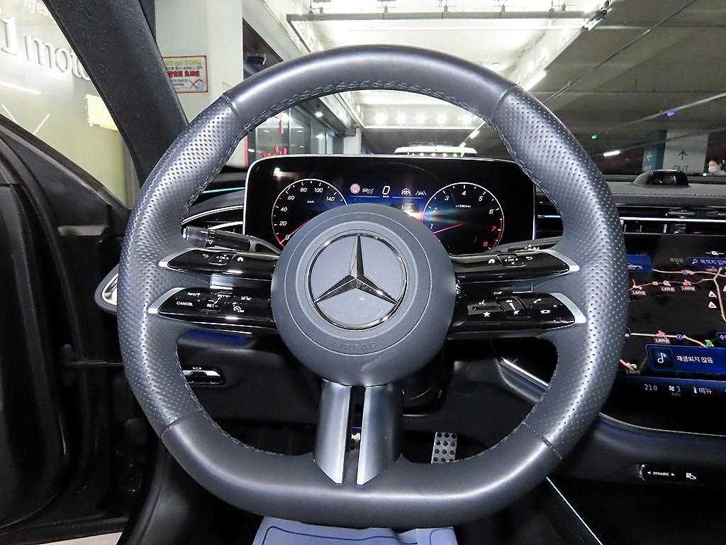 Mercedes-Benz E-Class — photo 08