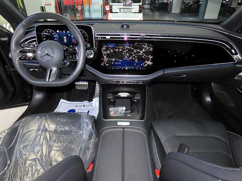 Mercedes-Benz E-Class — photo 10