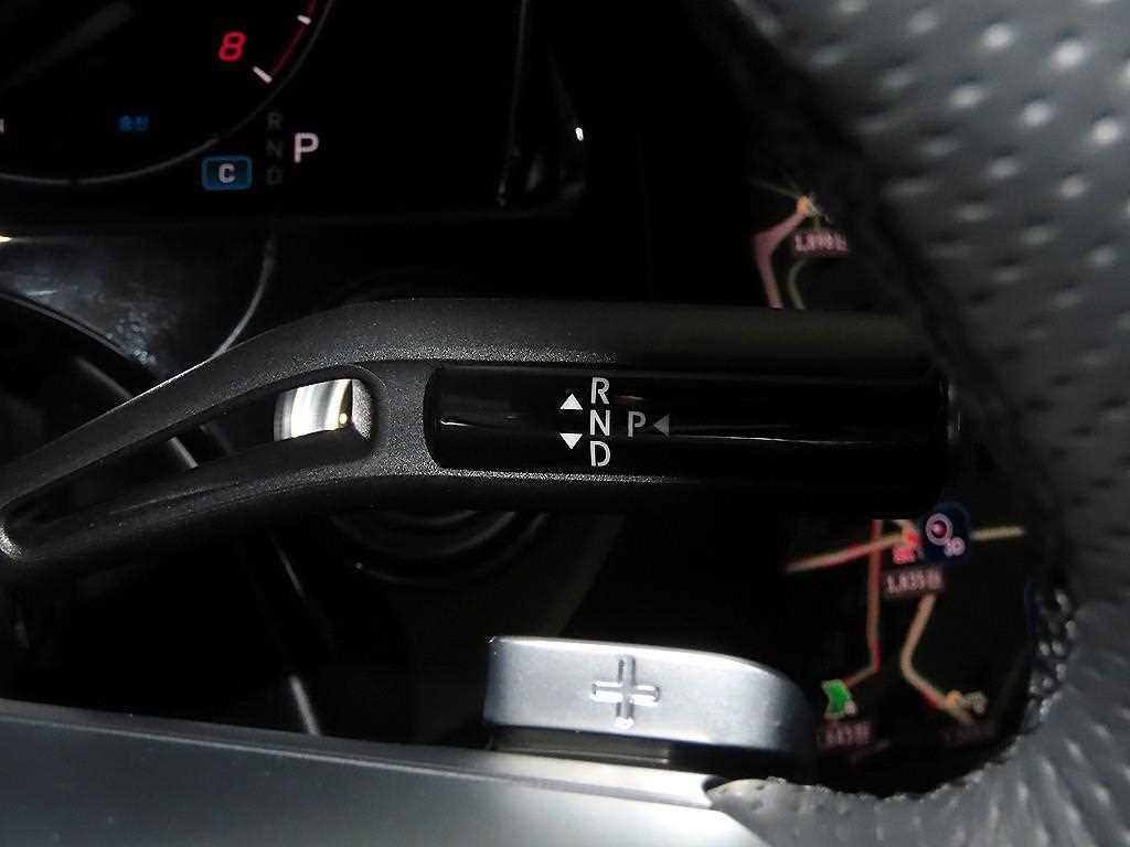 Mercedes-Benz E-Class — photo 12