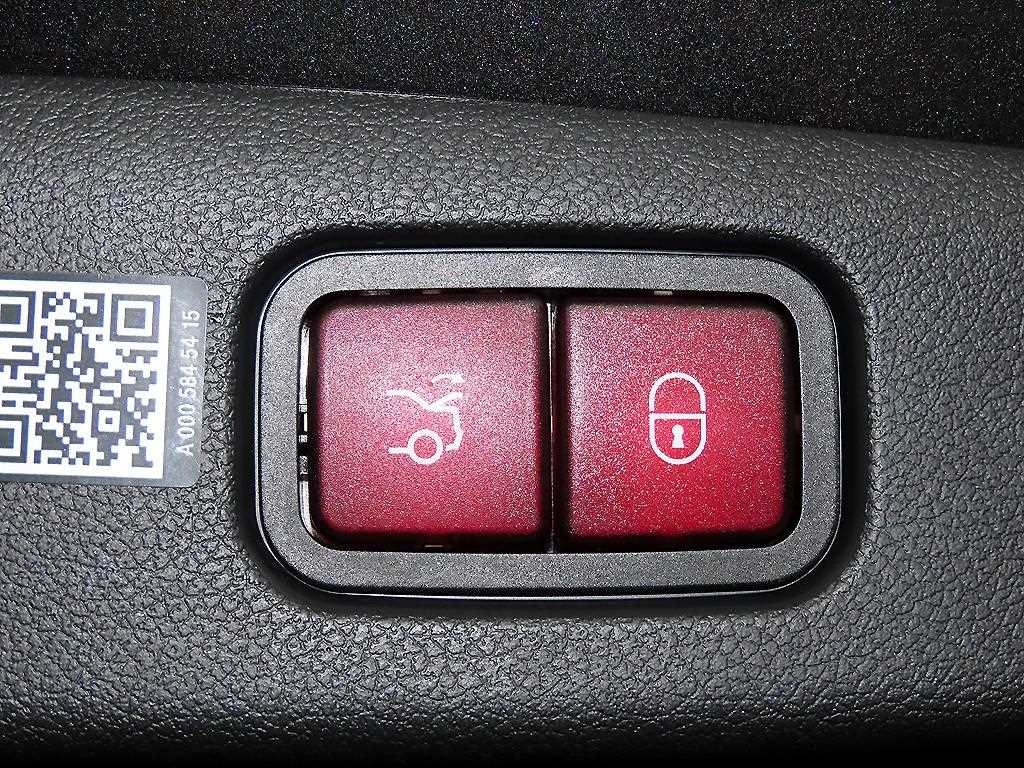 Mercedes-Benz E-Class — photo 15