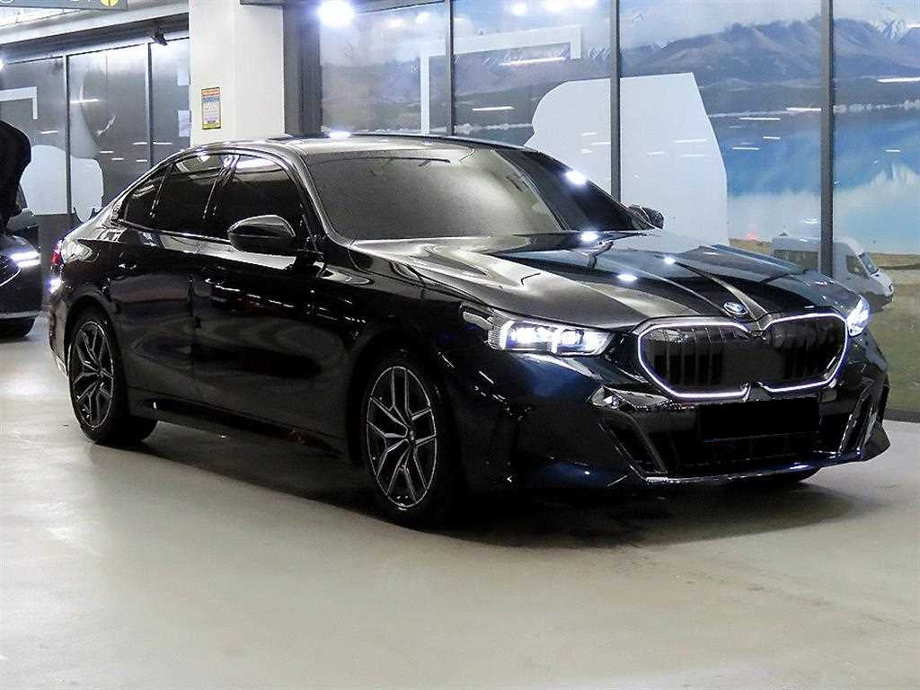 BMW 5-Series — photo 01