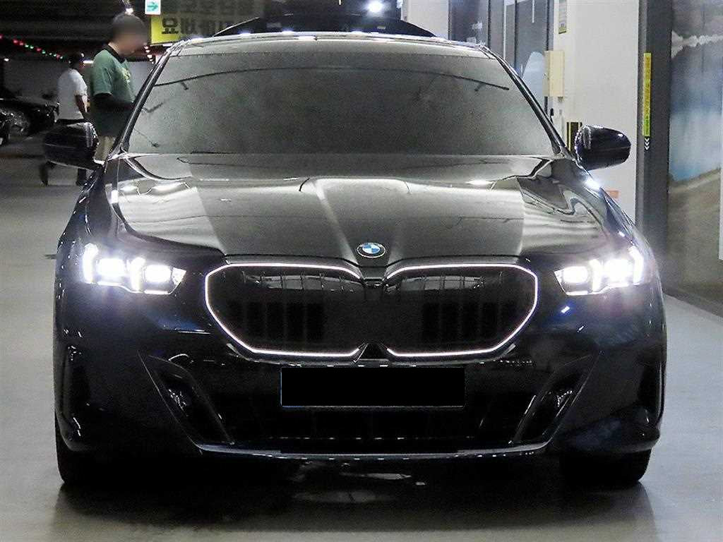 BMW 5-Series — photo 02