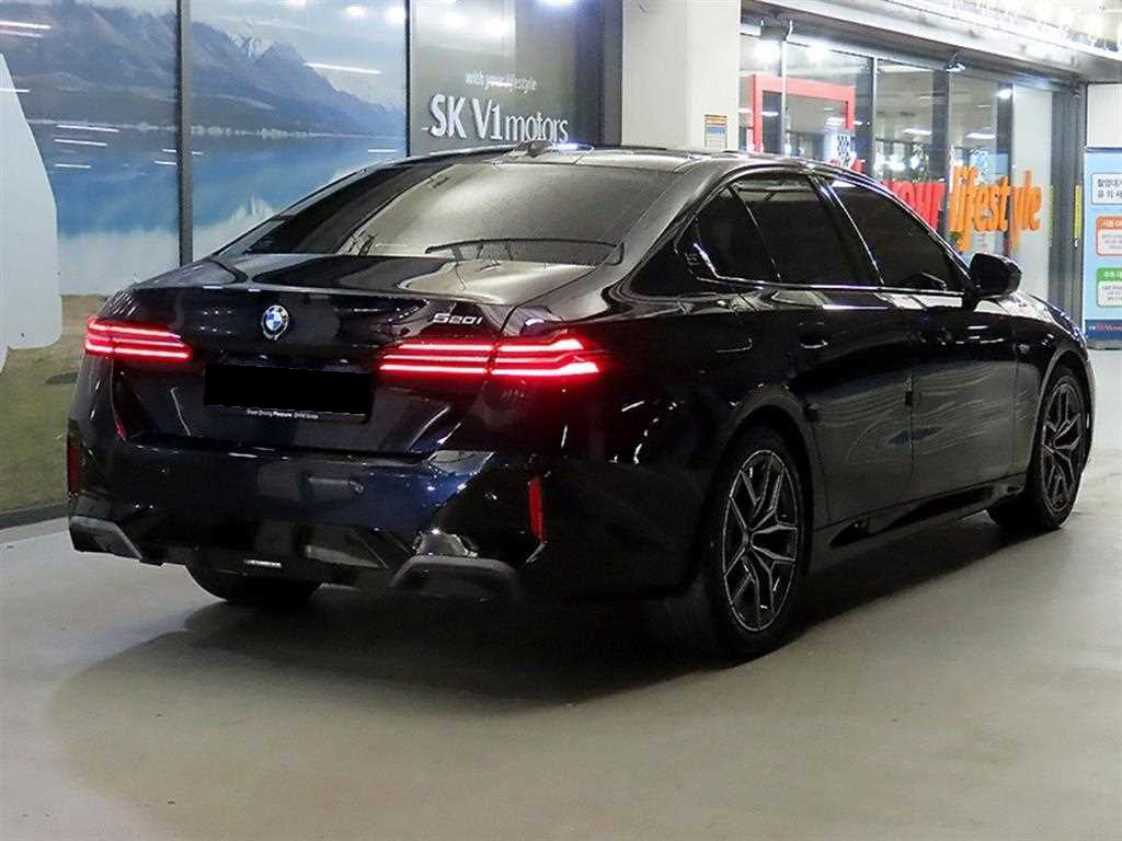 BMW 5-Series — photo 04
