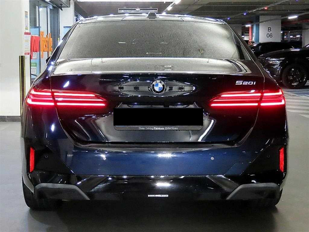 BMW 5-Series — photo 05