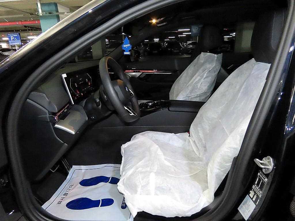 BMW 5-Series — photo 06