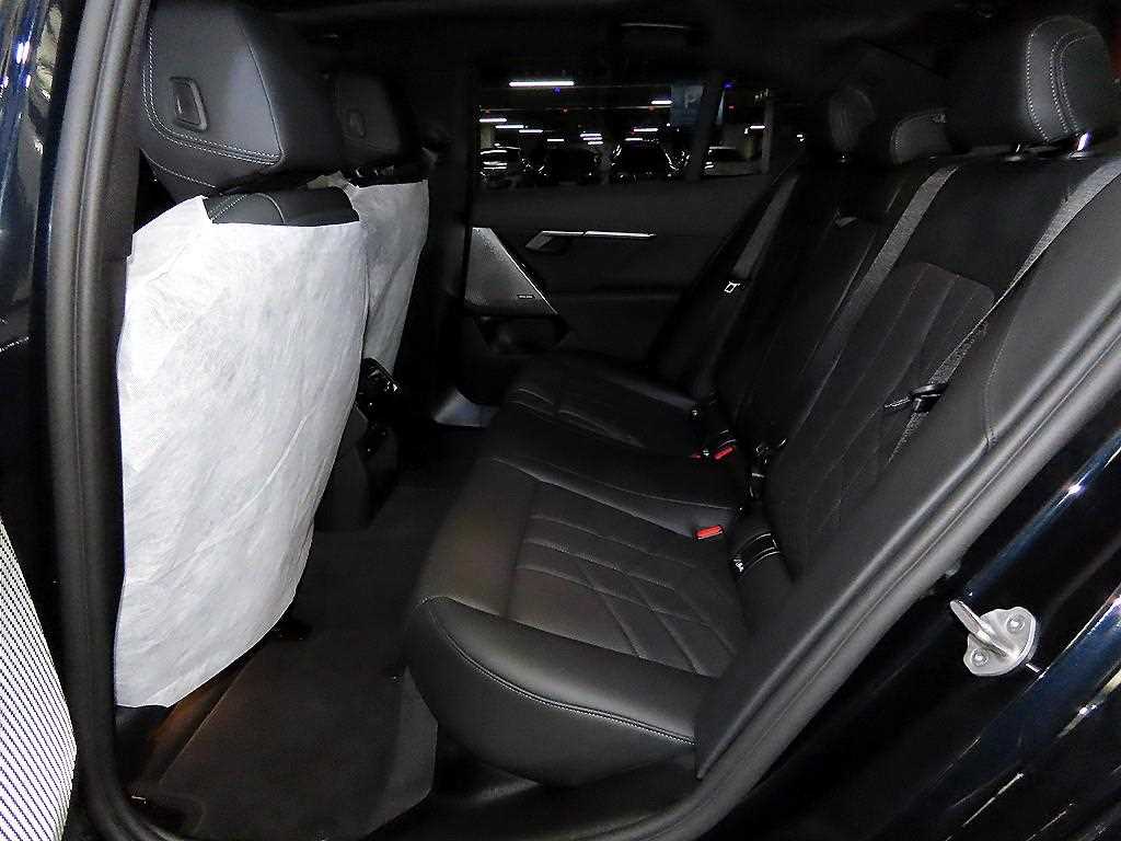 BMW 5-Series — photo 07