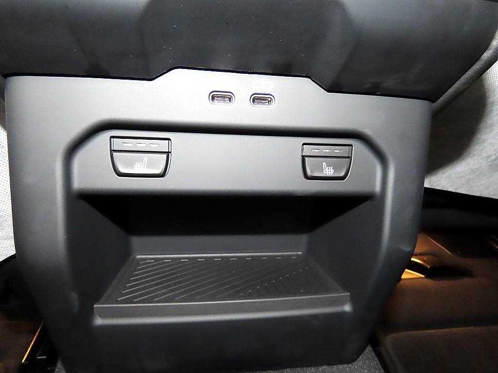 BMW 5-Series — photo 14