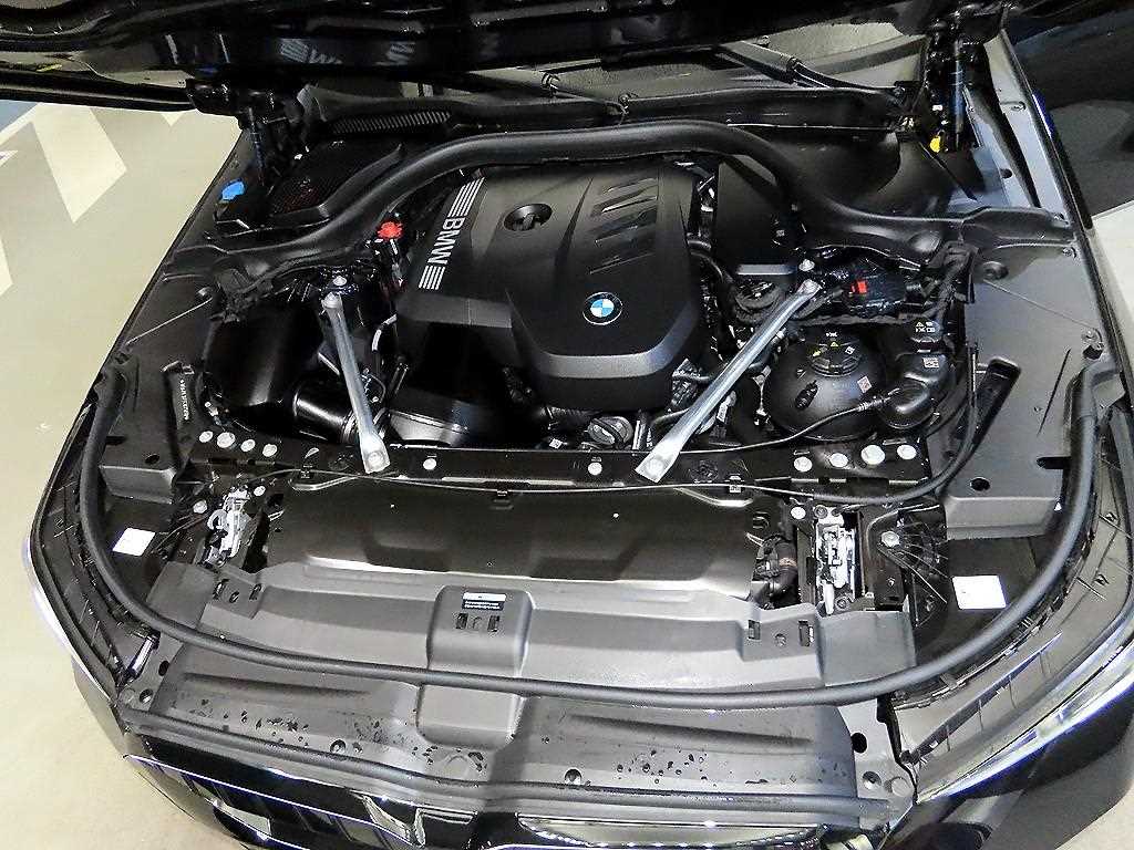BMW 5-Series — photo 19