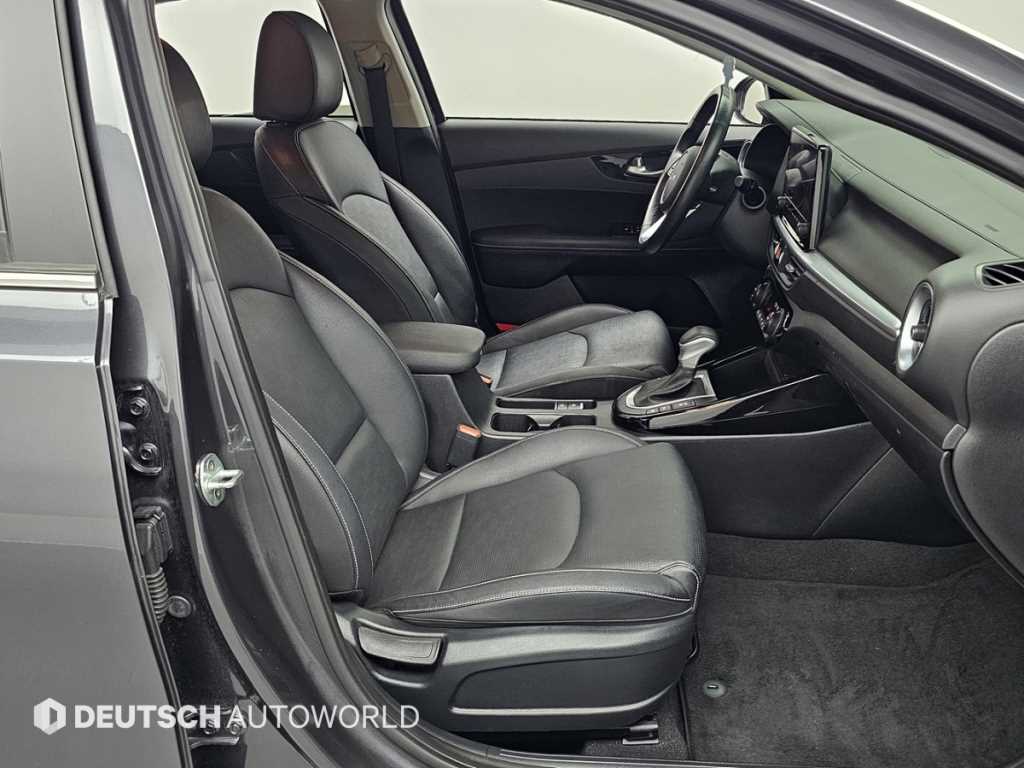 Kia K3 — photo 10