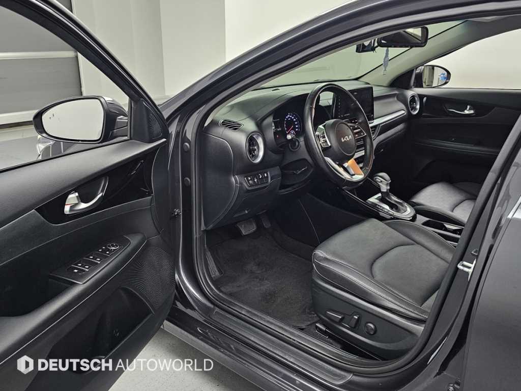 Kia K3 — photo 11