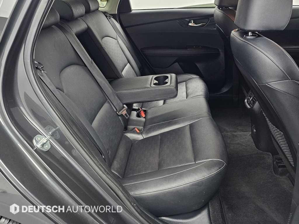 Kia K3 — photo 12
