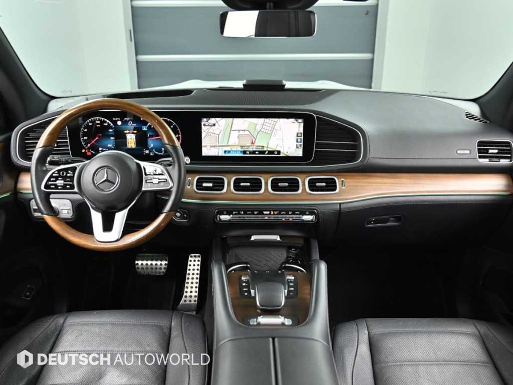 Mercedes-Benz GLS-Class — photo 08