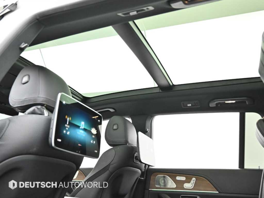 Mercedes-Benz GLS-Class — photo 18