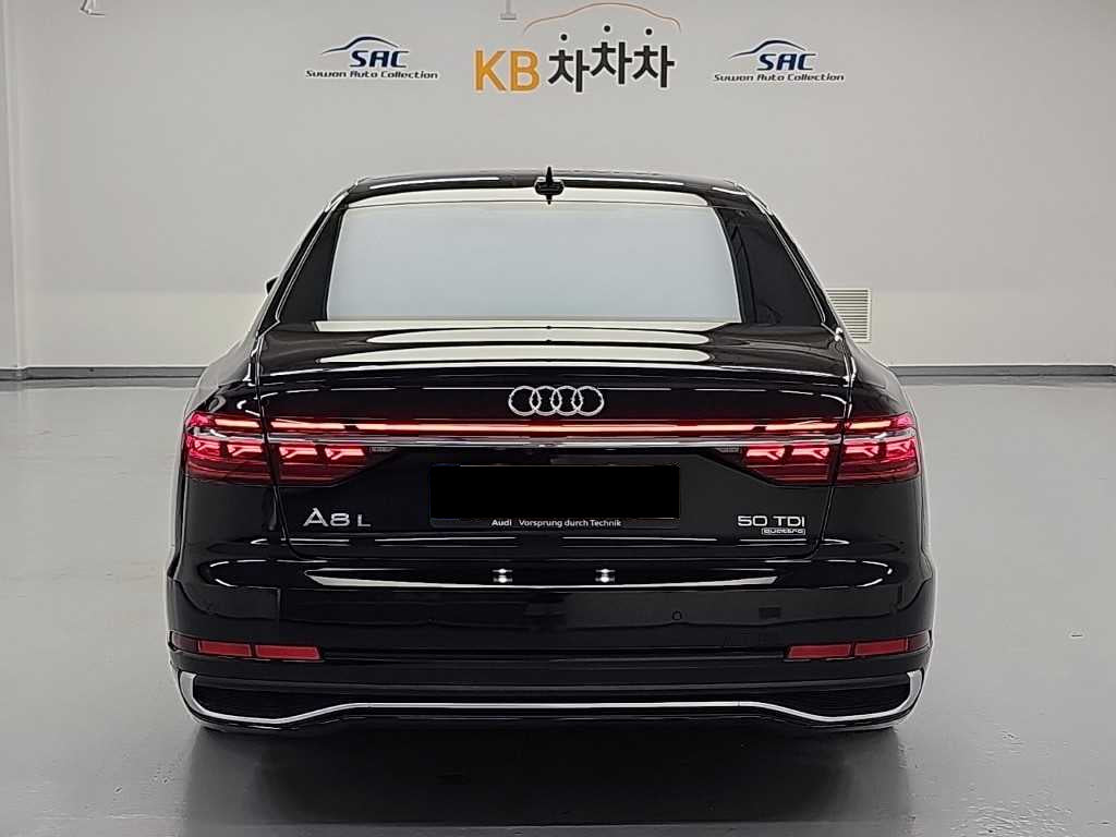 Audi A8 — photo 02