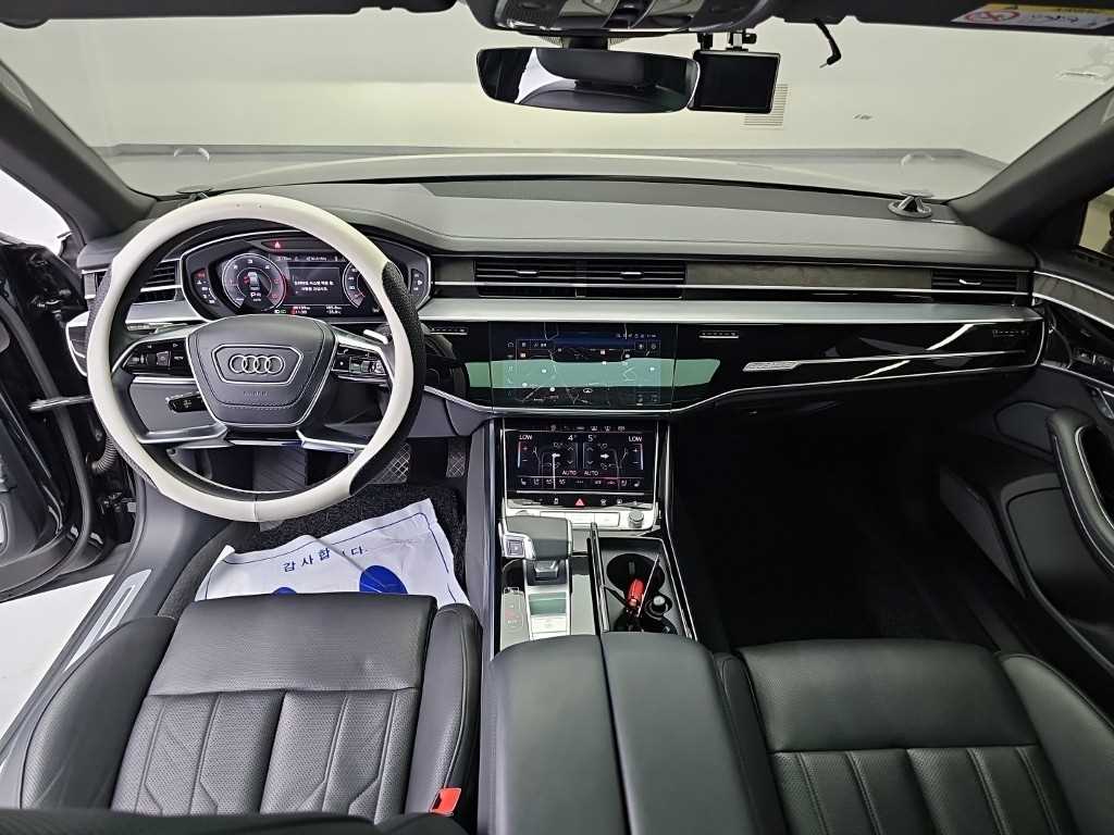 Audi A8 — photo 07