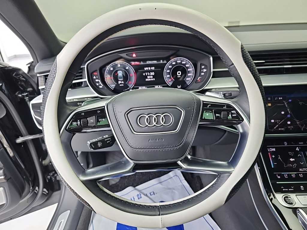 Audi A8 — photo 09