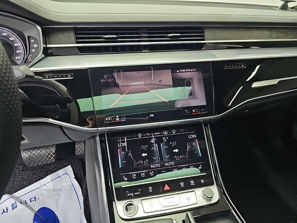 Audi A8 — photo 10