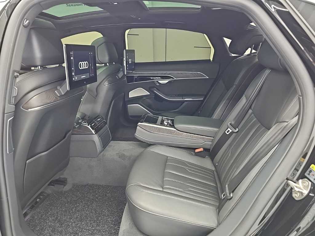 Audi A8 — photo 12