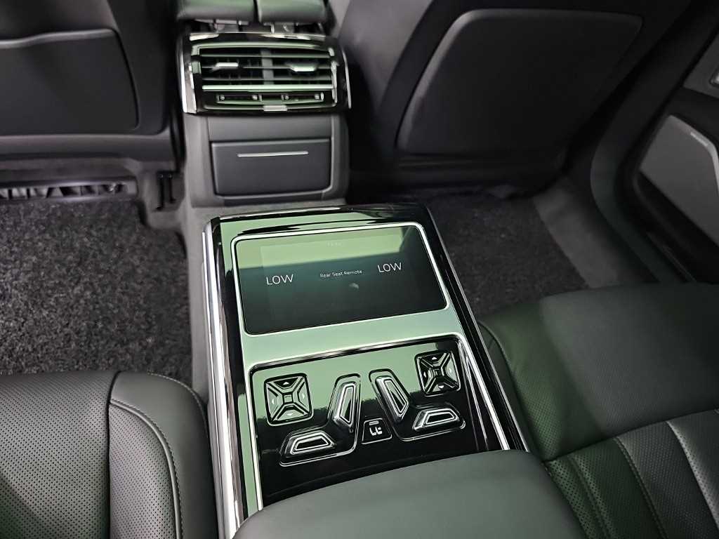Audi A8 — photo 13