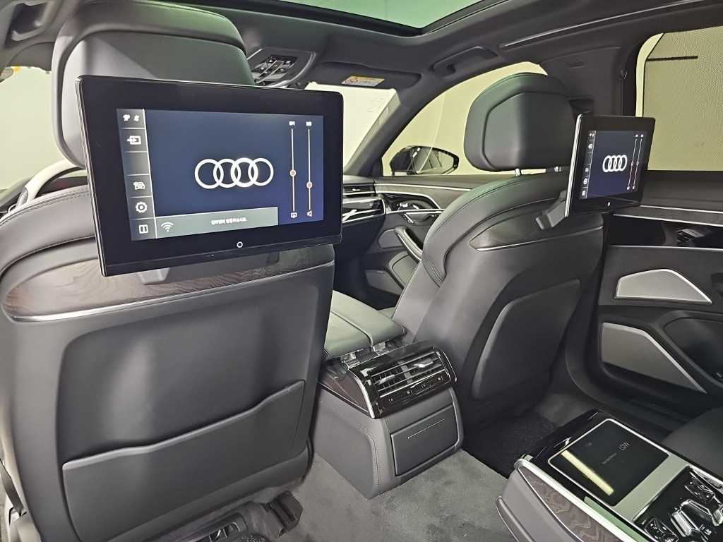 Audi A8 — photo 14