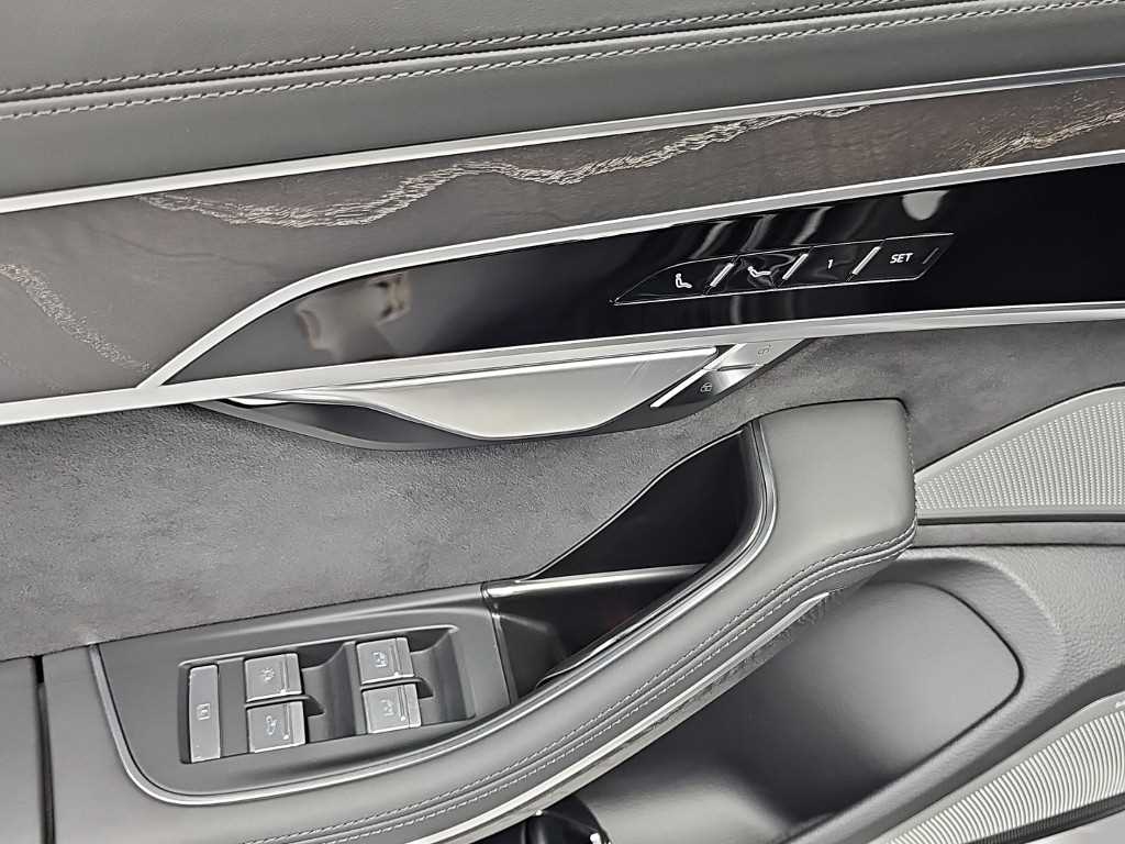 Audi A8 — photo 15