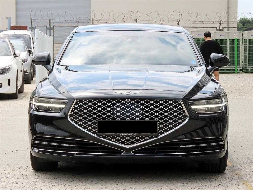 Genesis G90 — photo 01