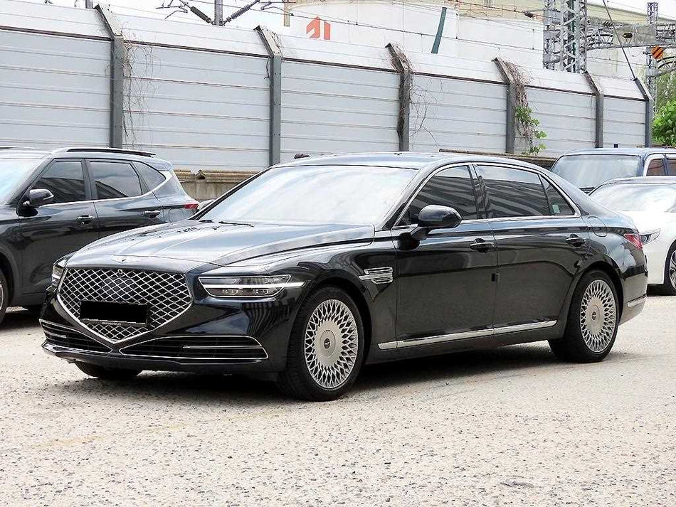 Genesis G90 — photo 02