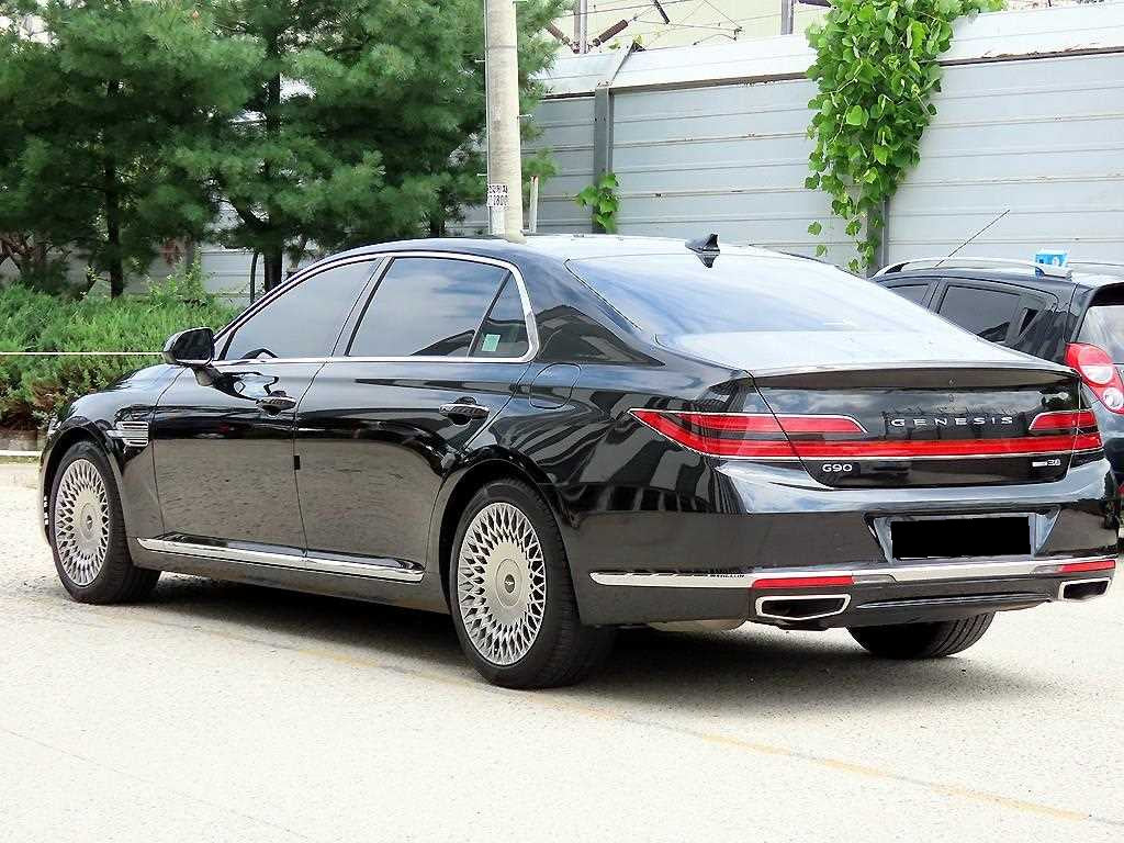 Genesis G90 — photo 03