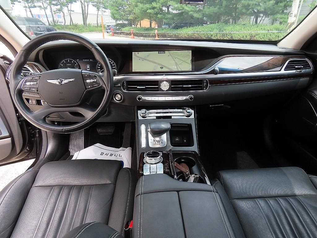 Genesis G90 — photo 07