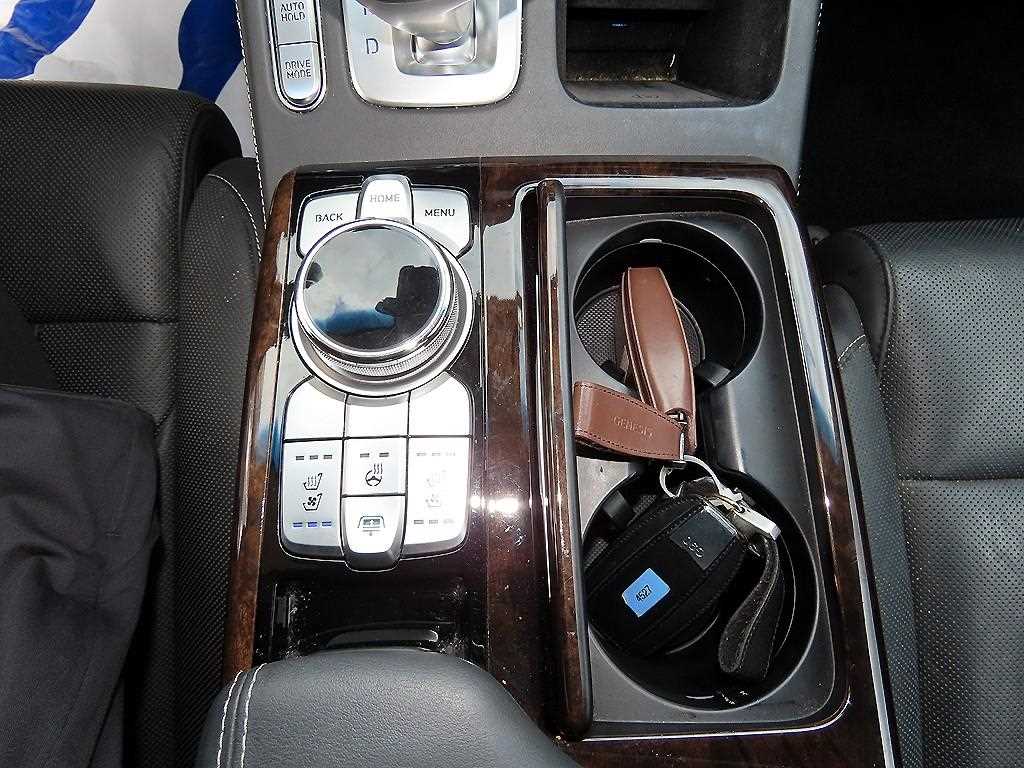 Genesis G90 — photo 13